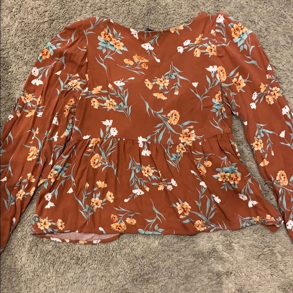 Floral top with adjustable tie - Picture 2 of 5